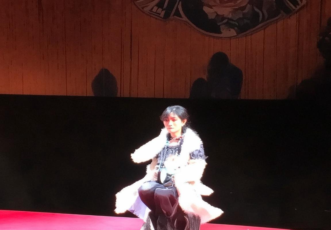 战歌起！T1顶住压力，将决赛拖入最终决胜局。