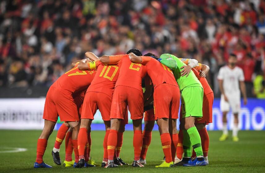 英雄联盟S15全球总决赛：LEC赛区G2与FNC战队会师四强赛，欧洲双雄冲击冠军